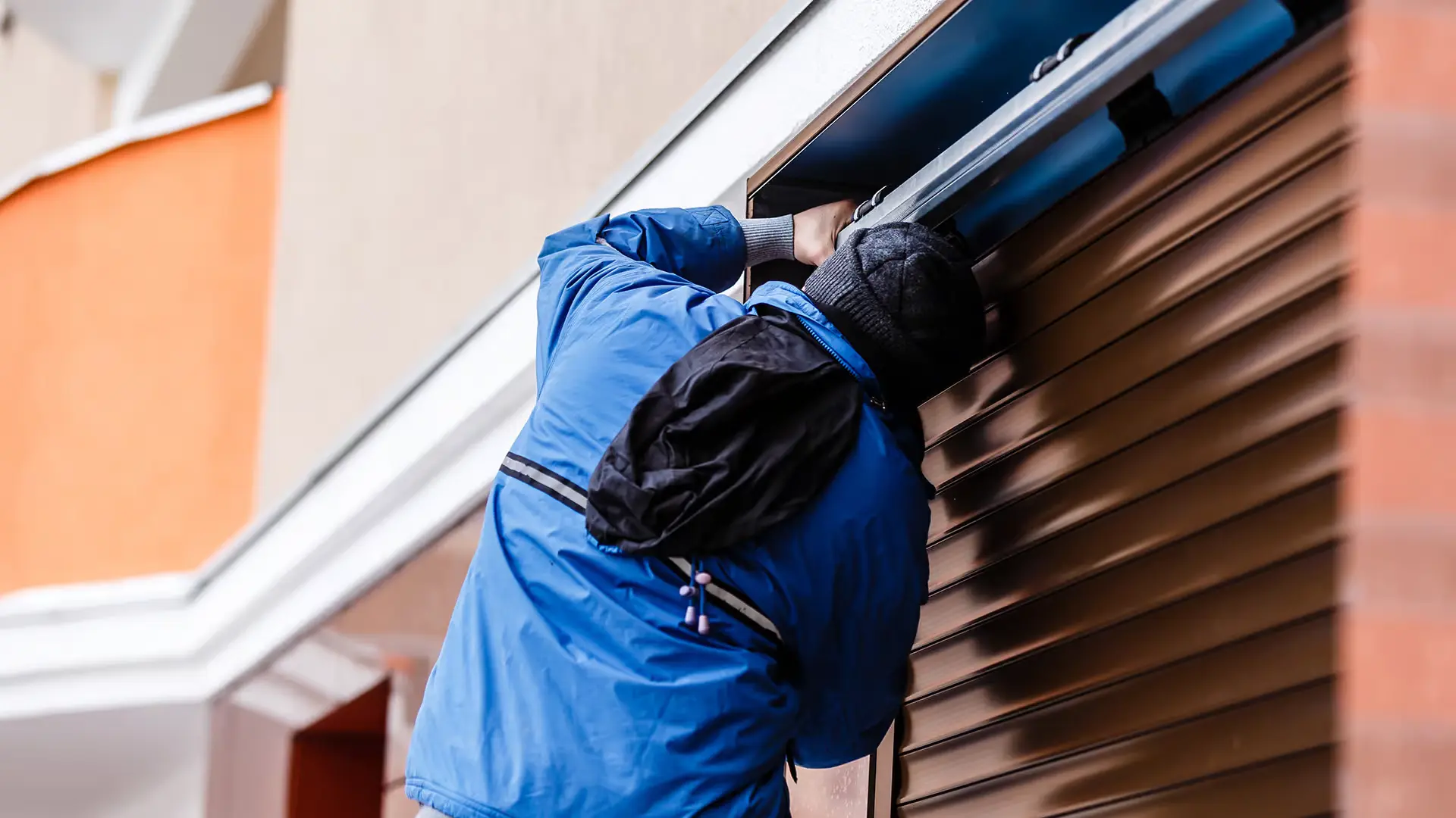 Maintenance of roller shutters